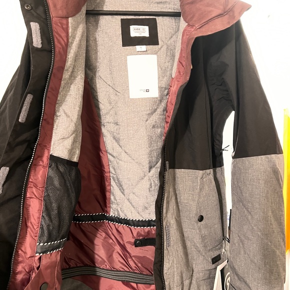 Ride NWT NEVER WORN snowboarding jacket - Picture 4 of 14